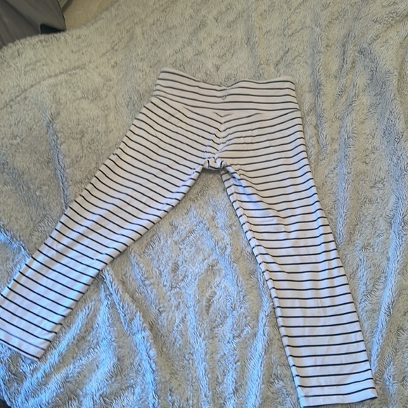 🦄Lululemon Wunder Under Crops in Quiet Stripe - Picture 6 of 6